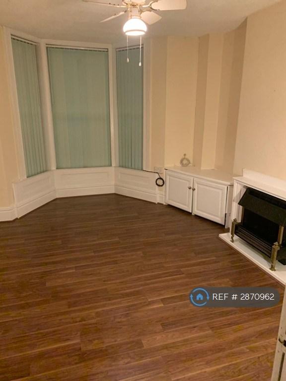 1 bedroom flat in Clarendon Road, Morecambe, LA4 (1 bed) (#2870962)