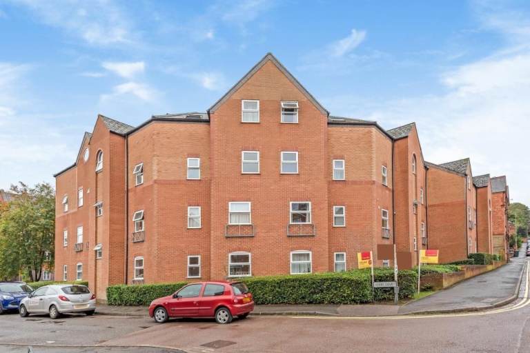 2 bedroom flat in Ashby Court, Newland Road, Banbury