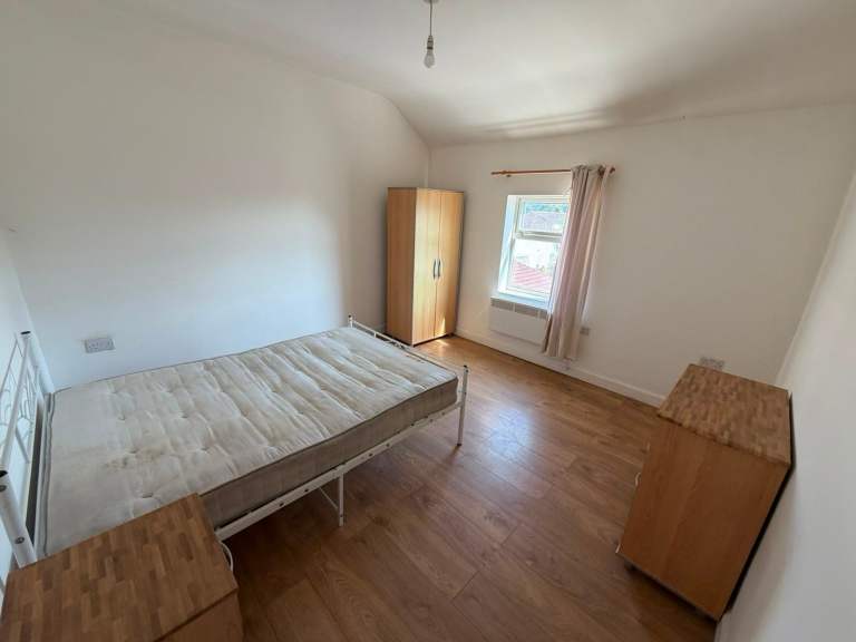Double room available, fully furnished to a high standard