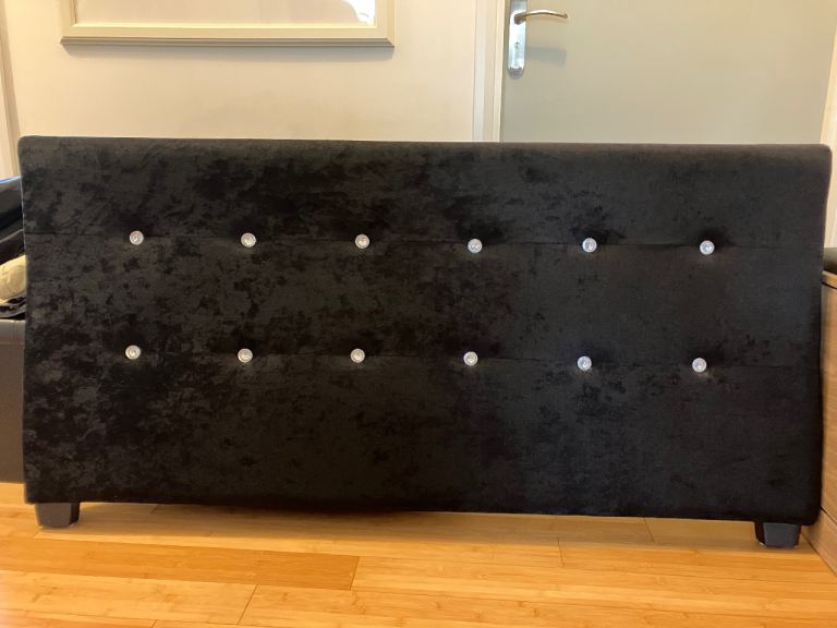 Black sleigh bed
