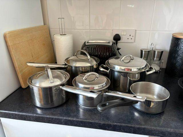 Le Vrai Gormet stainless steel pans with two casserole covered dishes.