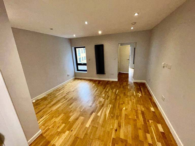 R2SA Modern 1 Bed Flat in Thornton Heath CR7