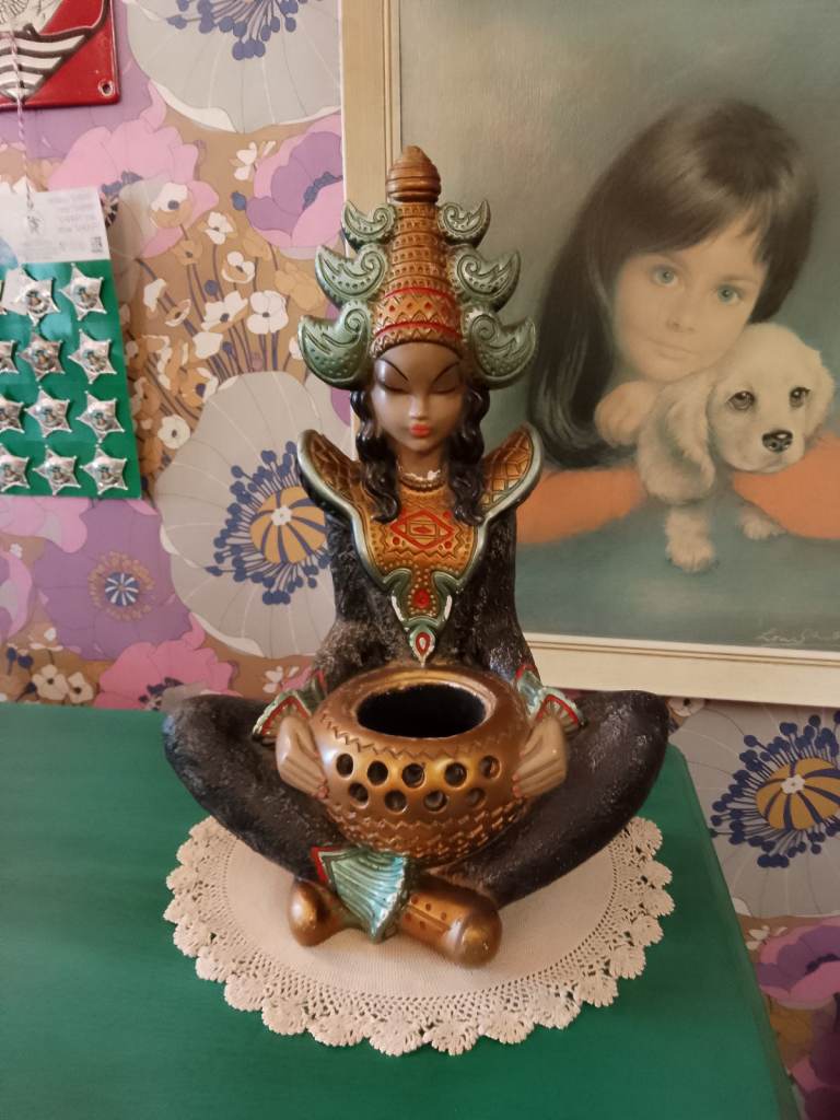 For restoration. Vintage Chalkware Oriental Lady, Tretchikoff era. 