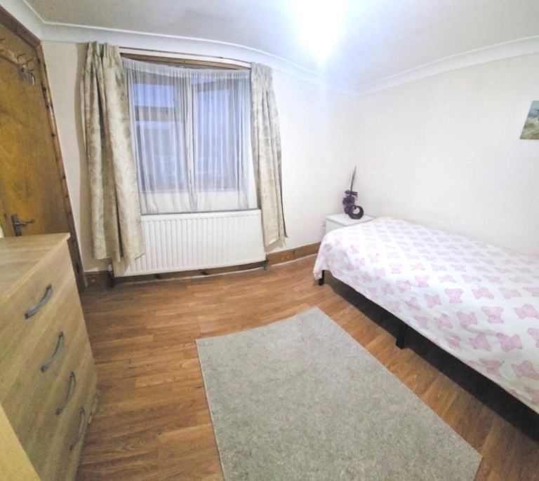 Double room including bills for single occupancy Postcode E11 4AQ