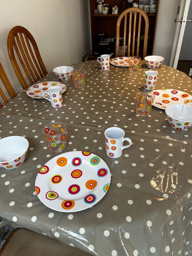 Good Condition Multicoloured  Picnic ware Set for Four