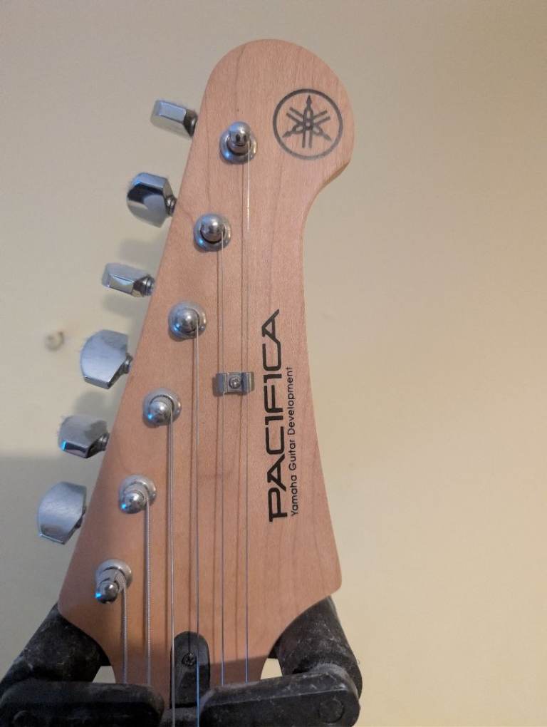 Yamaha Pacifica 012 used good condition 