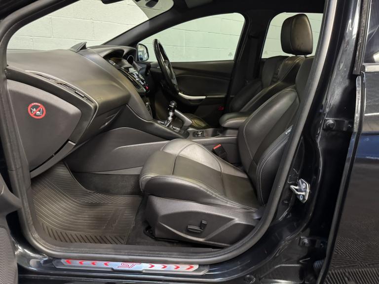 FORD FOCUS 2.0 T EcoBoost ST-3 Black Manual Petrol 2013