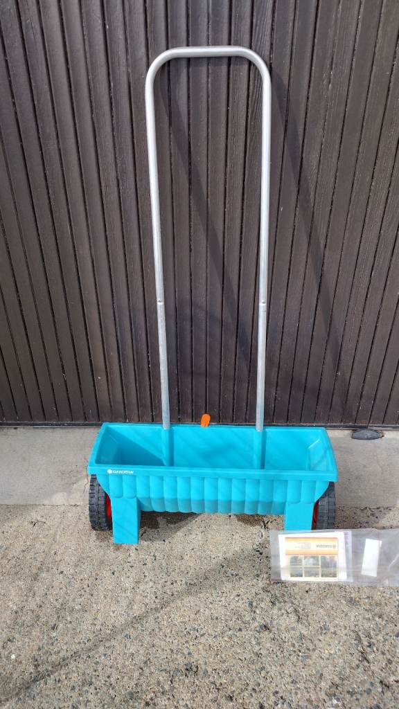 Gardena seed fertilizer Spreader 