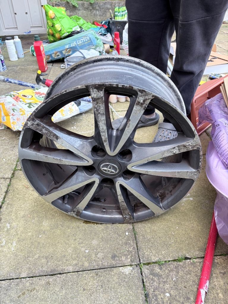 X 4—17” Alloy wheels 