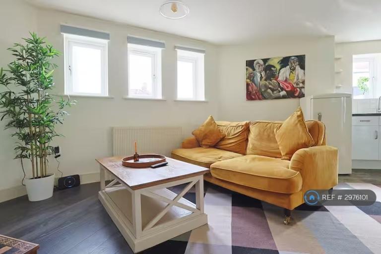 1 bedroom flat in Summerwood, Bristol, BS3 (1 bed) (#2976101)