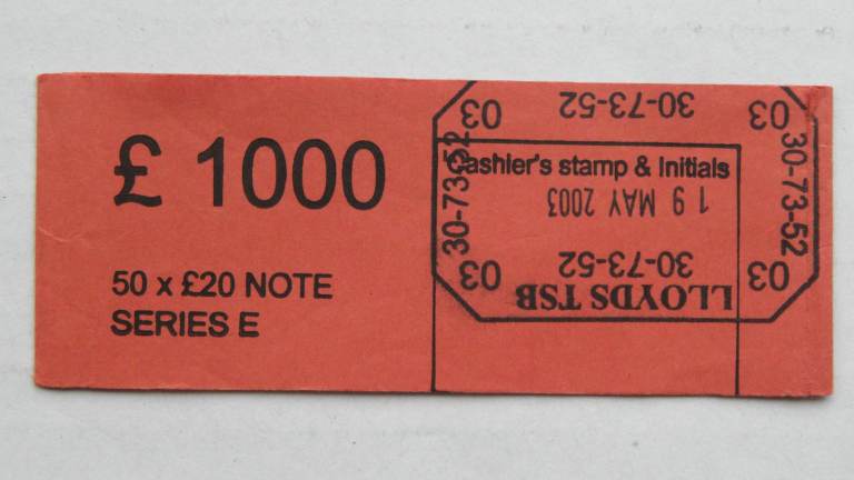 COLLECTABLE PAPER NOTE MONEY BAND £1000 50x£20 SERIES E LLOYDS STAMPED 19/5/2003