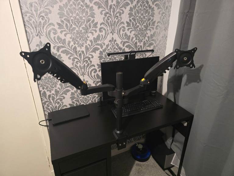 Dual VESA Monitor Arms