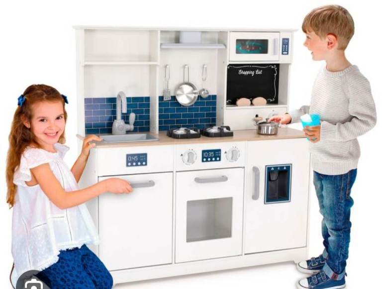 ** FREE! CHAD VALLEY WOODEN PLAY KITCHEN **