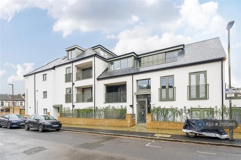 2 bedroom flat in Lonpro Court, London, SW19 (2 bed) (#2725265)