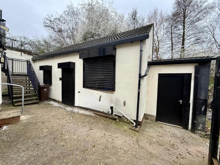 Propert for rent * EASY IN OUT terms * available immediately 