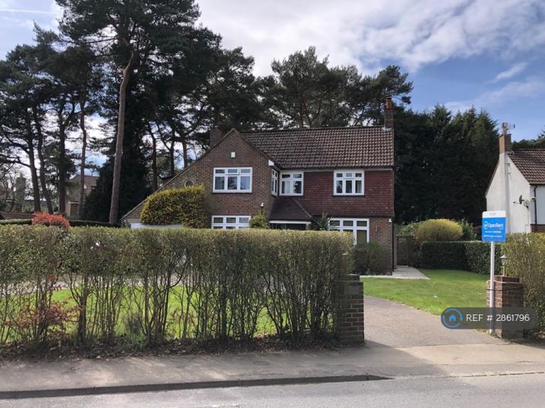 4 bedroom house in Cullesden Road, Kenley, CR8 (4 bed) (#2861796)