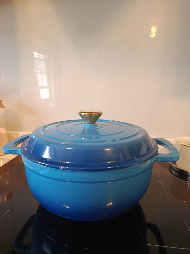 Lovely Blue Cast Iron Dutch Oven / Casserole Dish