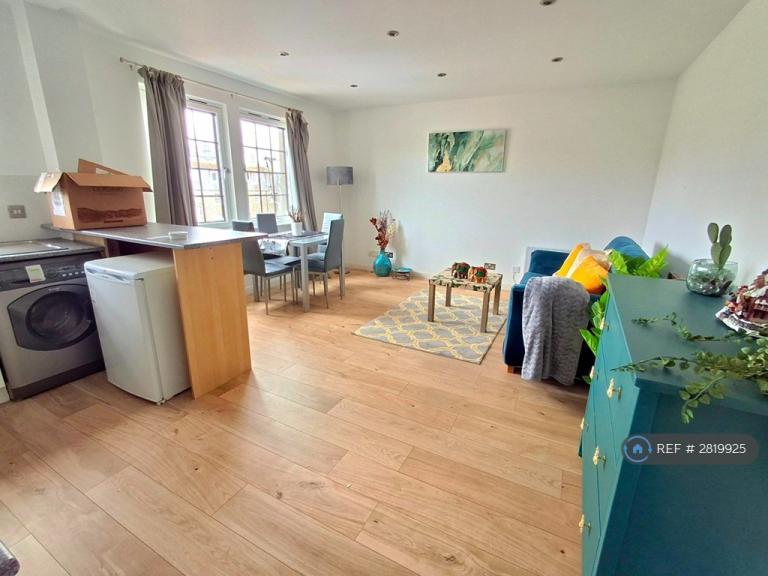 2 bedroom flat in George St, Aberdeen, AB25 (2 bed) (#2819925)