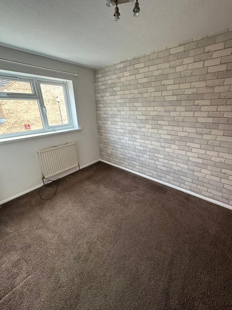 King size furnished room available for rent
