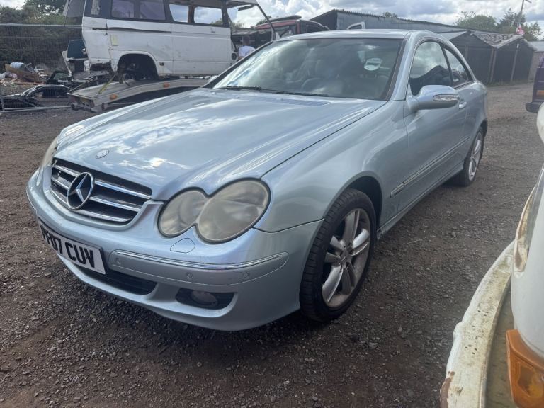 Mercedes c220 coupe 2007 silver BREAKING FOR PARTS 