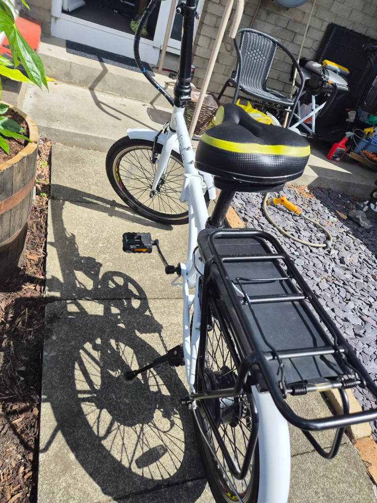 Electric power assisted in mint cond used a hand full of times comes with 