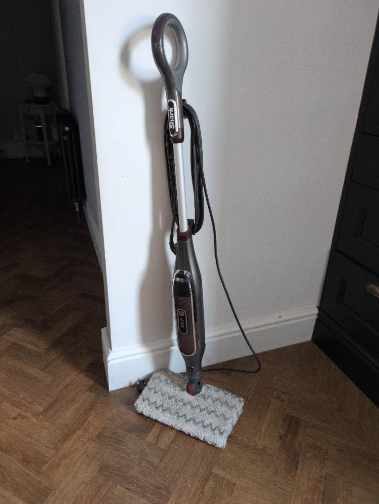 Shark Klik n' Flip Smartronic Deluxe Steam Mop