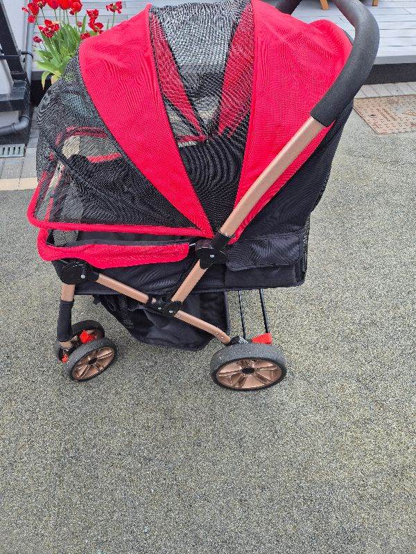 Dog stroller 