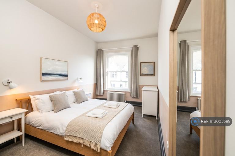 2 bedroom flat in Castle St, Salisbury, SP1 (2 bed) (#3003599)