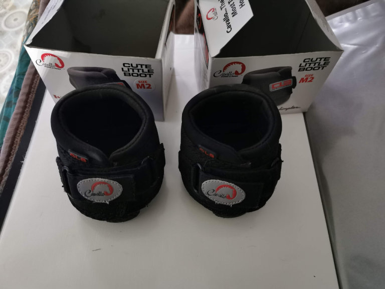 Mini hoof boots