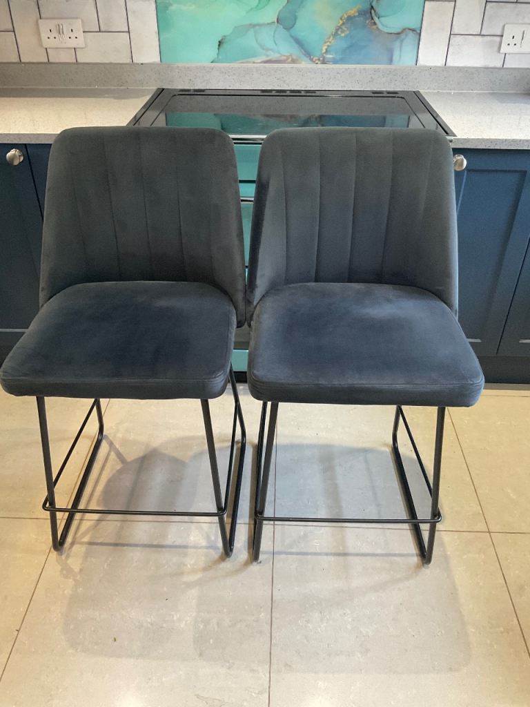 Comfortable Breakfast Bar stools