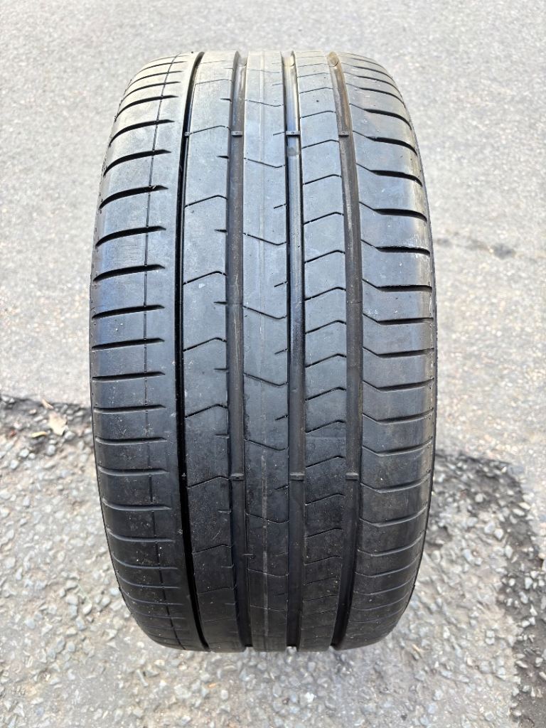 1 single used Pirelli PZero PZ4 MO Runflat 255/35/19 Mercedes tyre