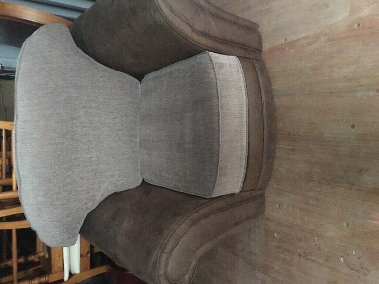 Beautiful 2/3 seater sofa and armchair