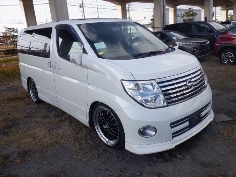 FRESH IMPORT 2007 Nissan Elgrand 2.5 V6 Petrol 4WD Twin Electric Sunroof + Doors