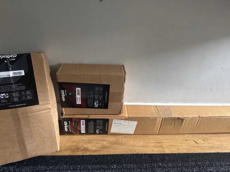 Farad brand new, car roof bars & fixing kits