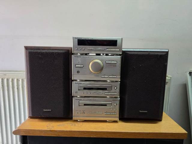 Technics SB-HD301 Stereo System with Speakers – Fair Condition