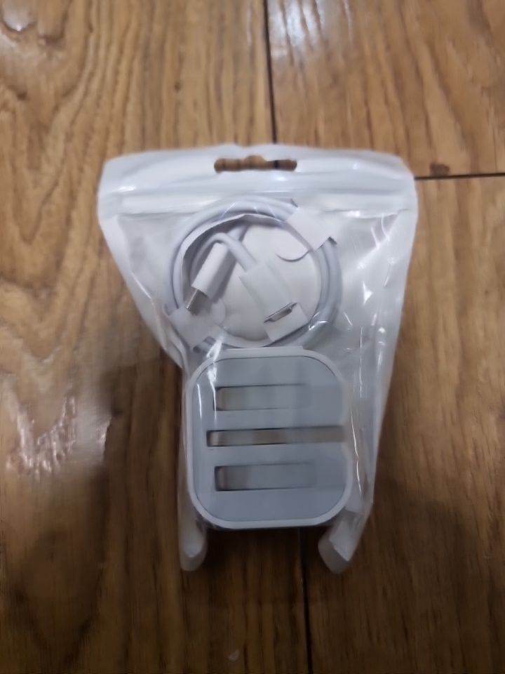 USB-C Charger – iPhone 15/16/17 – Also works with Samsung & all USB-C phones – Fast charging