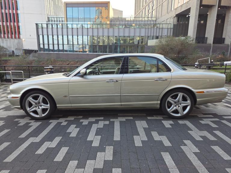 JAGUAR XJ SERIES 2.7 TDVI EXECUTIVE MODEL 4DR AUTO AUTOMATIC *SUPER LOW MILES*