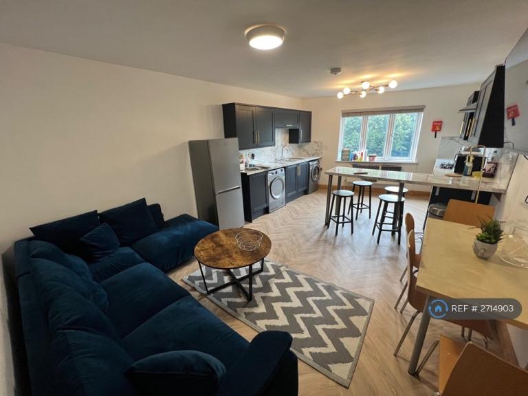 5 bedroom flat in County Road, Ormskirk, L39 (5 bed) (#2714903)