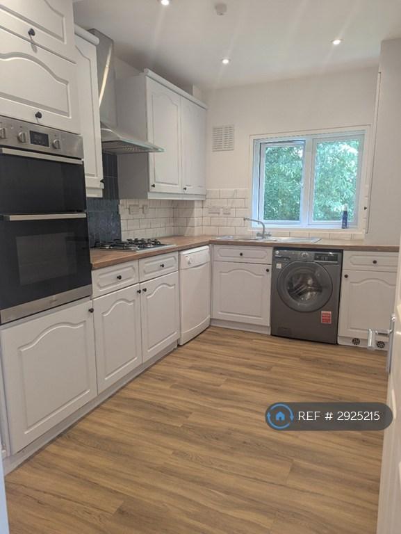 2 bedroom flat in Gables Lodge, Hadley Wood, EN4 (2 bed) (#2925215)