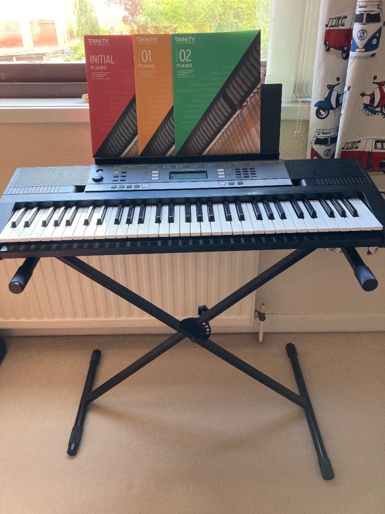 ***Sold***Yamaha keyboard with stand and books 