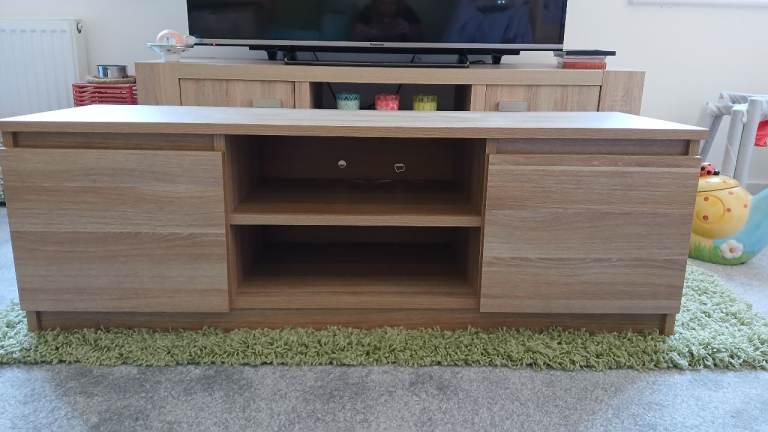 OAK VENEER TV UNIT 