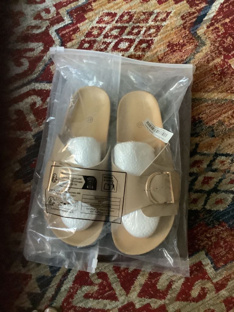 Ladies sandals