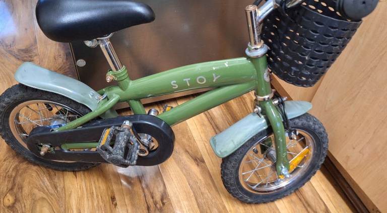 Stoy 12in wheels kids bike withStabilisers, suitable for age 3 to 5 years old