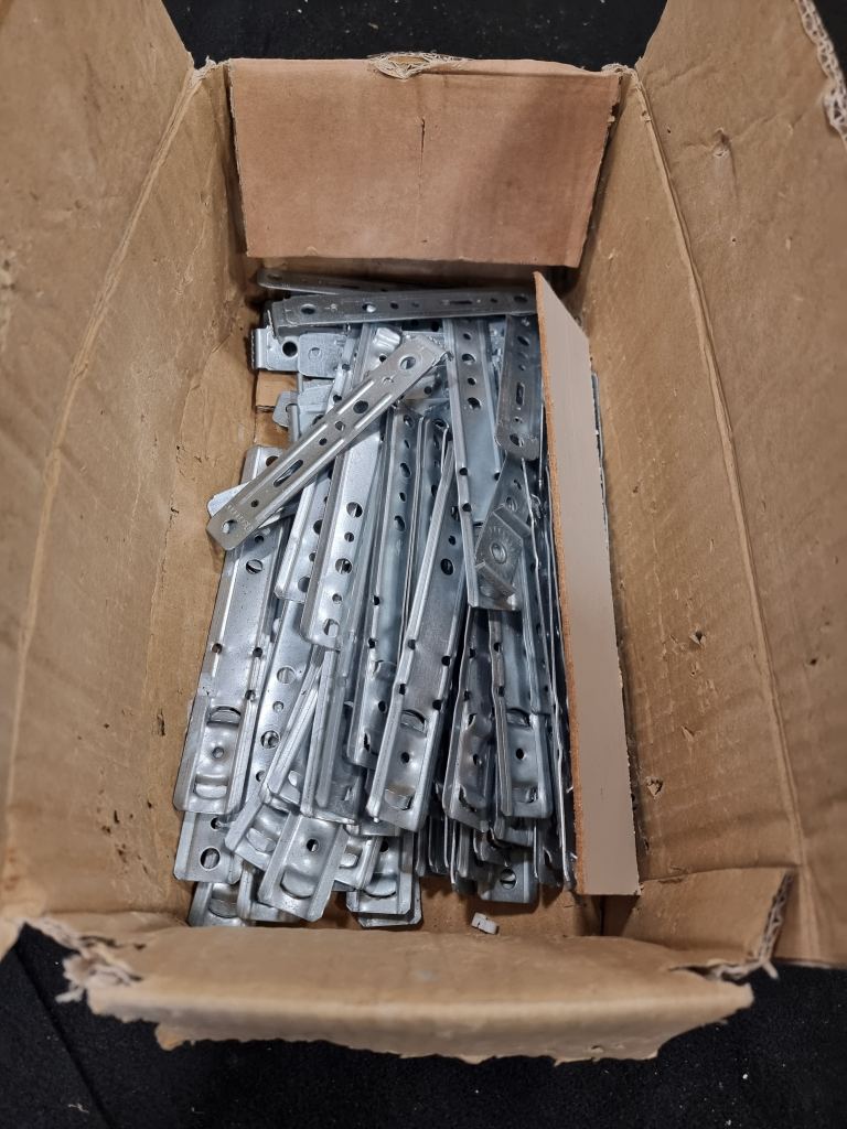 Schüring Click-Stop Fixing Lugs - Box of 250
