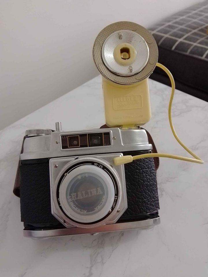 Halina 6-4 vintage camera with Ilford flash