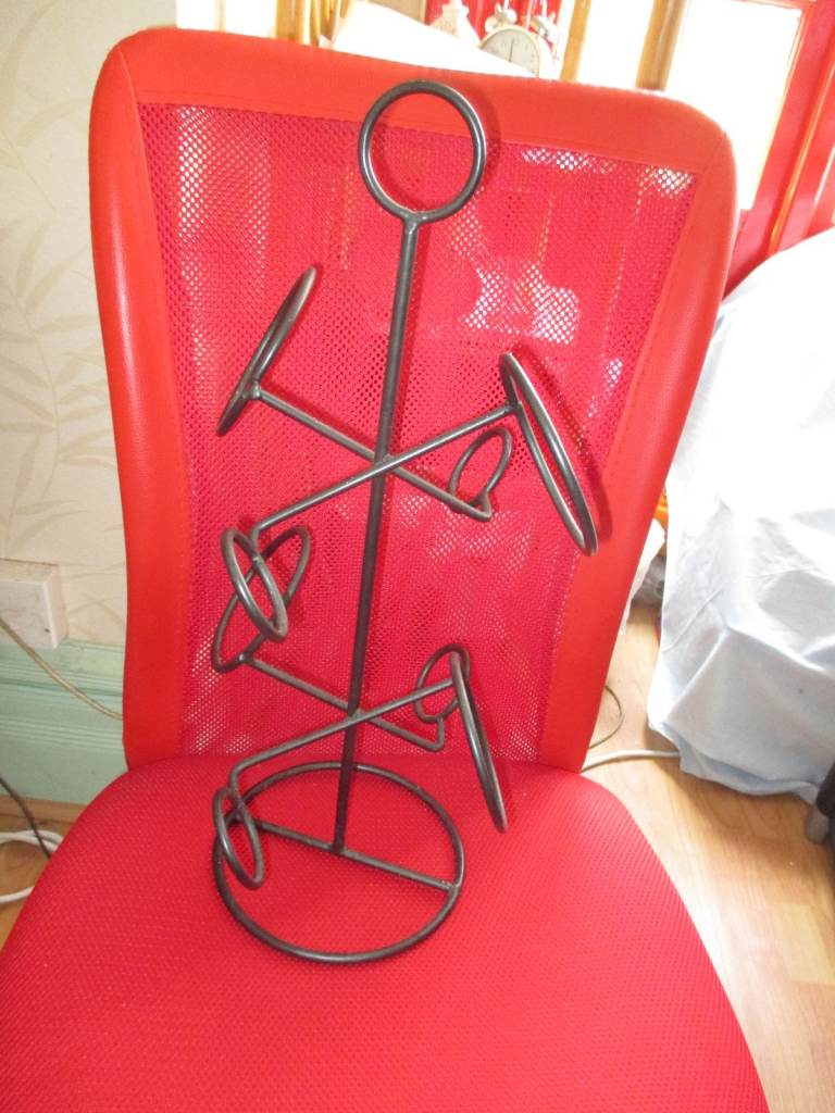 BLACK METAL WINE RACK