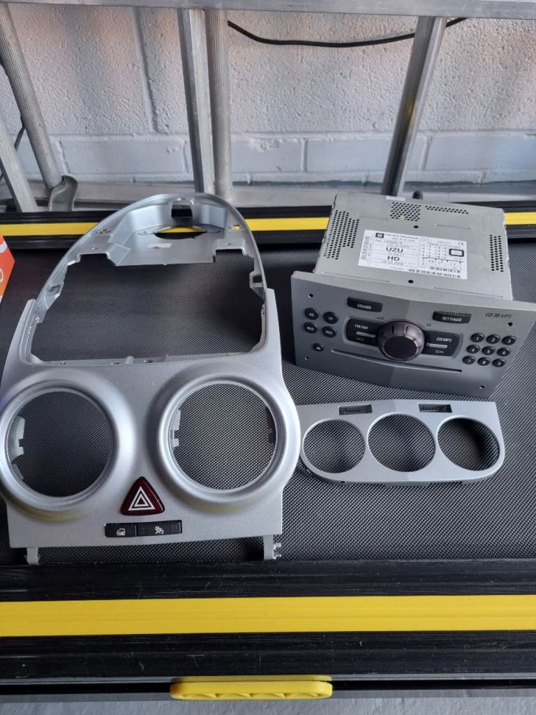 Vauxhall Corsa 2010 Radio/CD and Console 