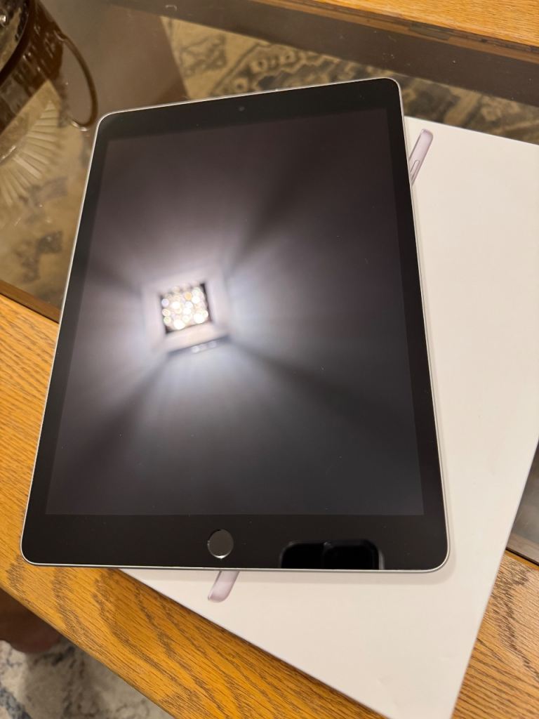 Apple iPad (9th Gen) 64GB Silver – Good Condition