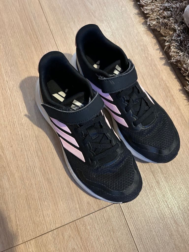 Girl’s shoes (size 2) GONE