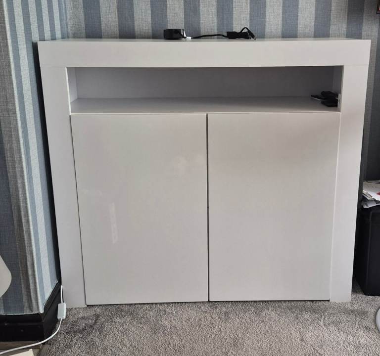 High Gloss sideboard cabinet.